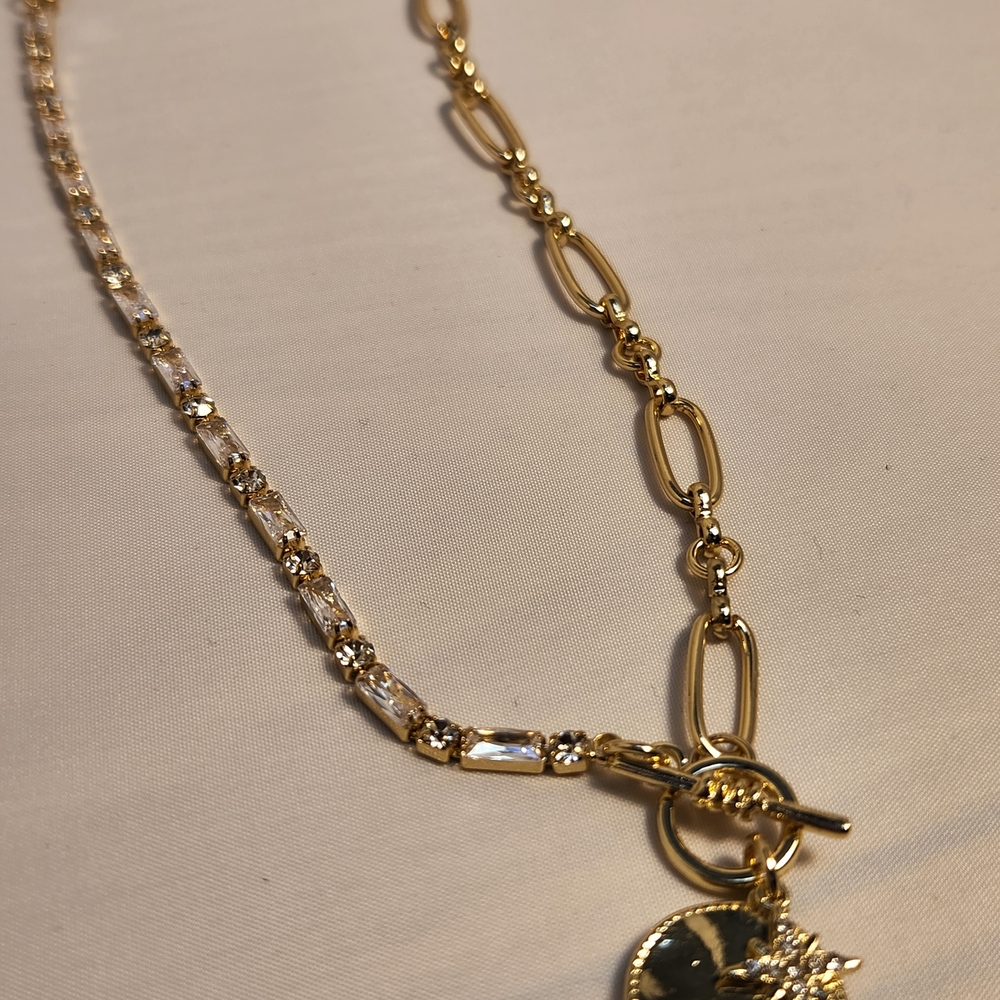 Vintage-Inspired Gold Necklace with Intricate Links